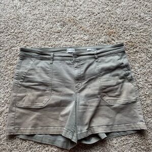 Wonderly Green Cargo Shorts Casual Style